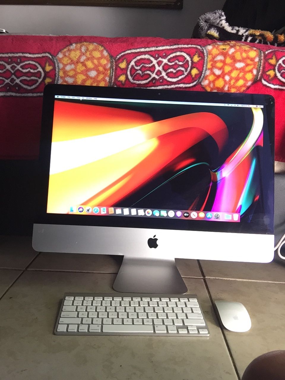 21.5” iMac Retina i5 Processor 500gb Hardrive 8gb Ram Come With Apple Bluetooth Keyboard And Mouse Good Condition