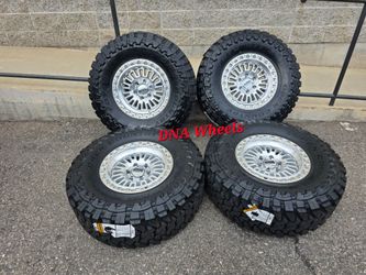 17" KMC w/ 35x12.50R17 Toyo MT tires