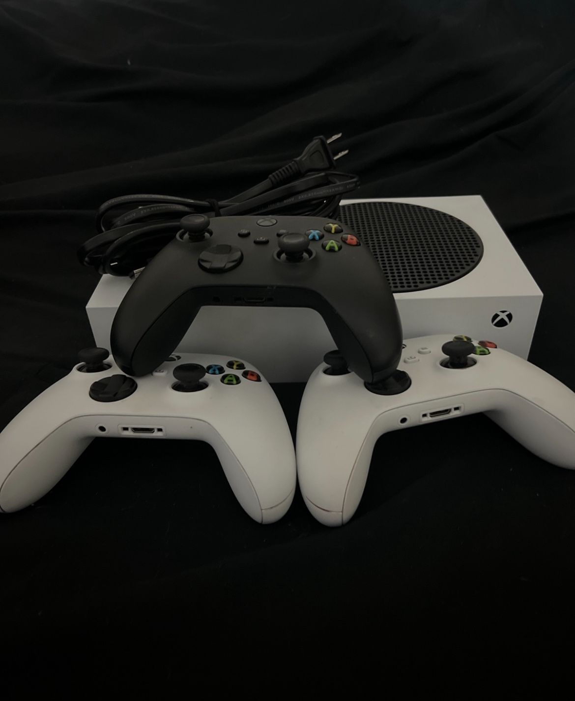Used Xbox Series S + 3 Controllers