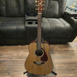 Yamaha F335 Acoustic Guitar