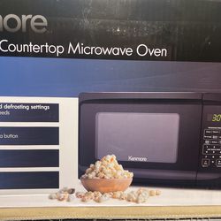 Kenmore 0.7 cu-ft Microwave - Black