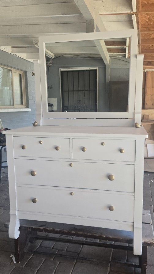 4 Drawer Dresser With Mirror Refurbished