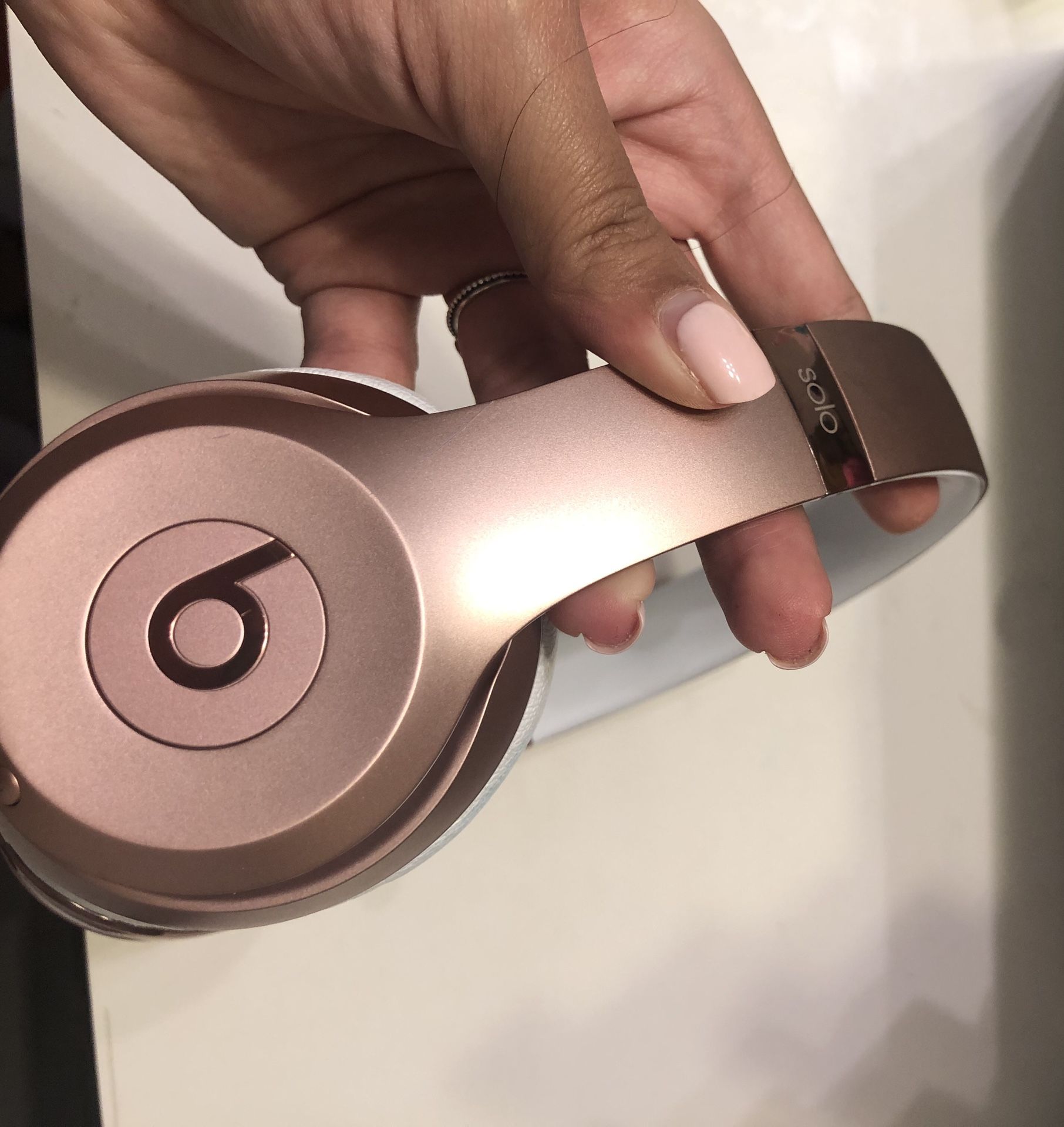 Beats solo 3 wireless headphones rose gold