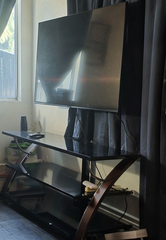 Samsung 55" Tv , Glass TV Stand