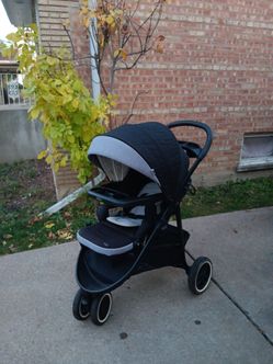 GRACO STROLLER Excellent condition easy fold
