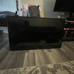 LG Tv Flatscreen 44’ Black 4k