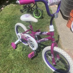 Children’s Bike With Training Wheels 