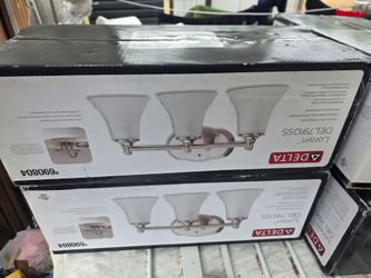 Delta Lorain 3-Light Vanity Light Brushed Nickel