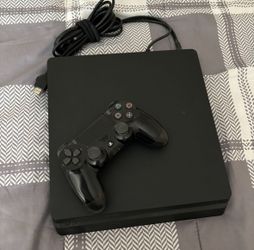 Sony PlayStation 4 Slim PS4 Console And Controller