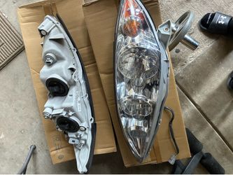 2006 Toyota Camry SE Headlights