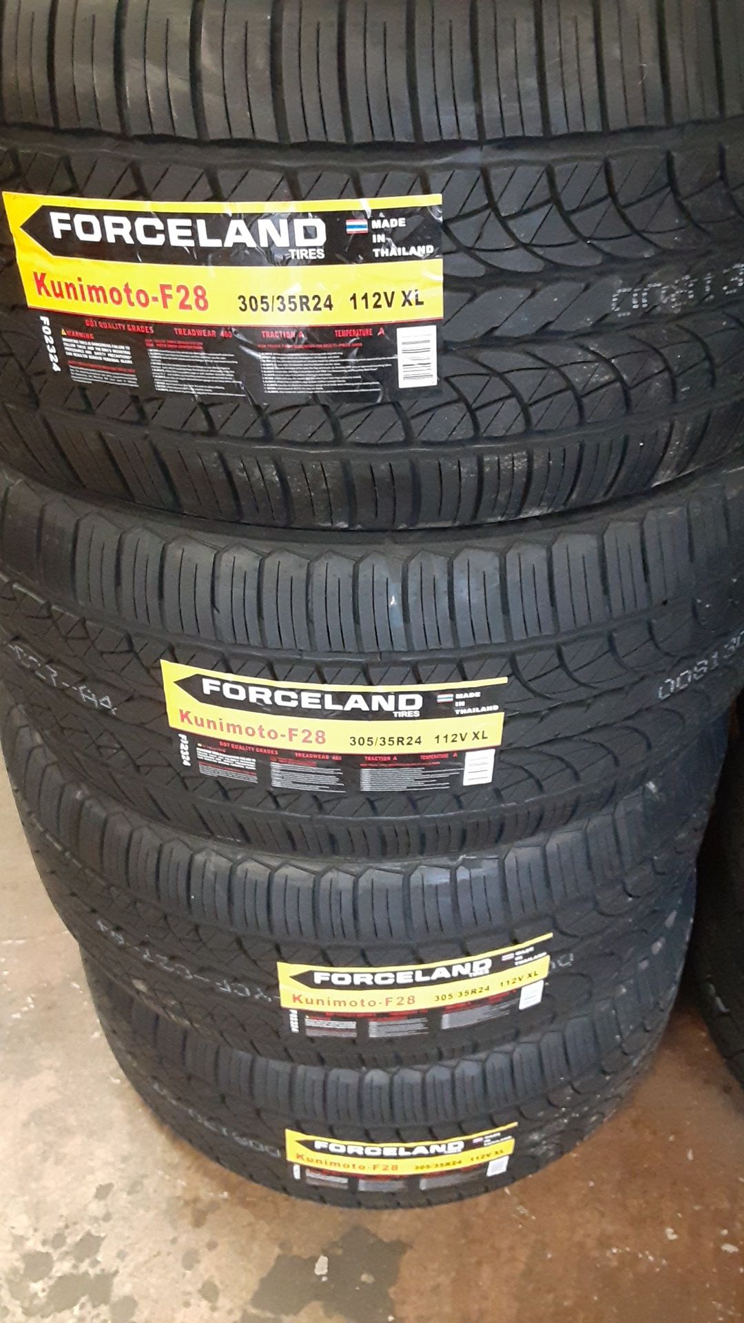 Set of 4 tires new 305/35r24