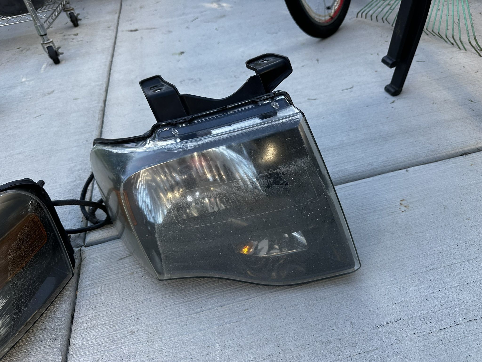 Ford Expedition Headlights