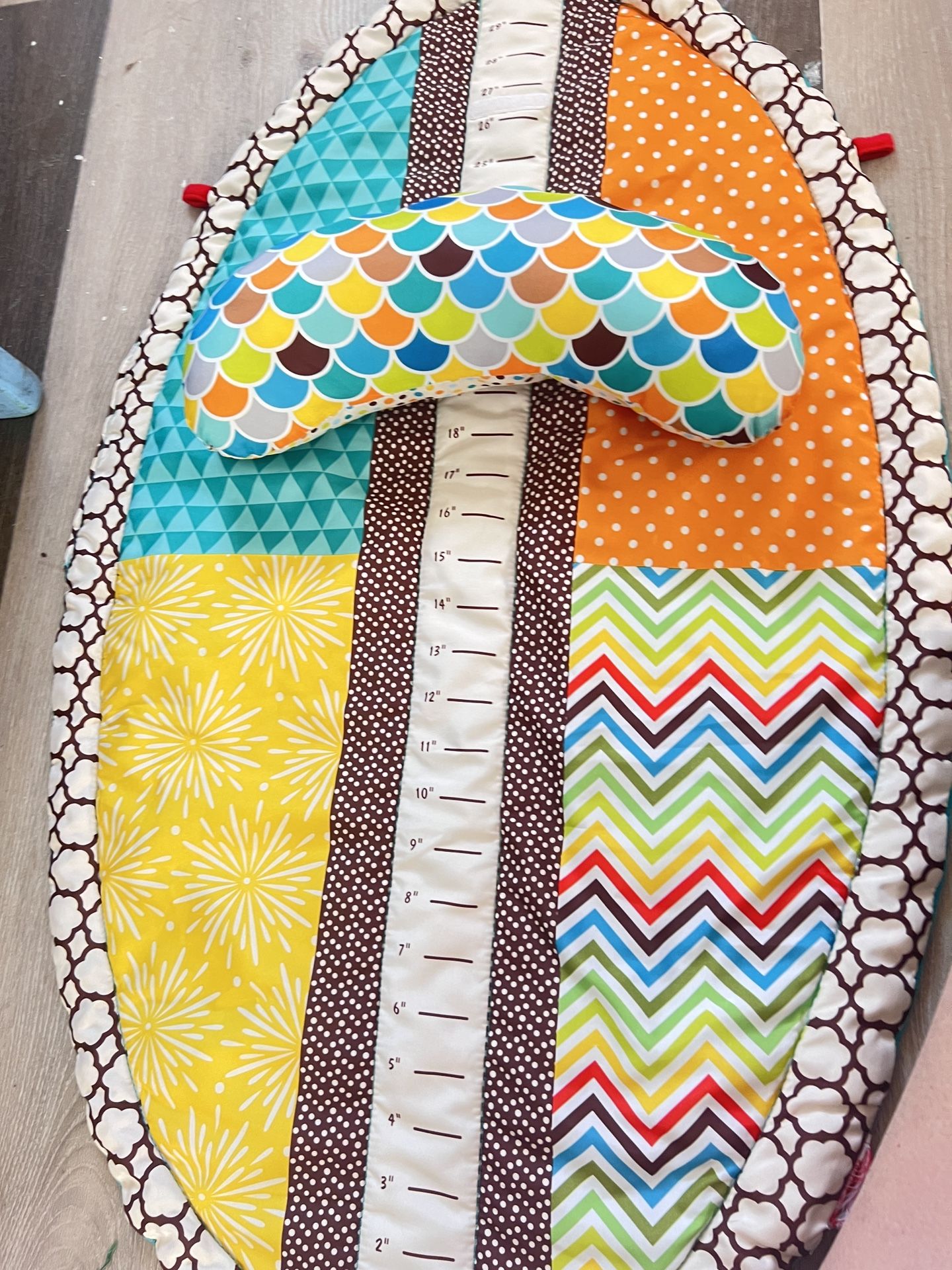 Infantino Surfboard Tummy Time Play Mat and toys for reaching & exploring With Measurements