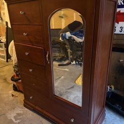 Solid Wood Dresser with Shelves – Like New Condition