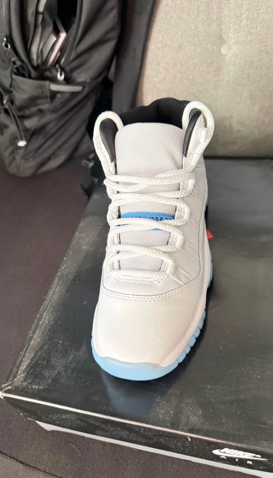 JORDAN 11 legend blues