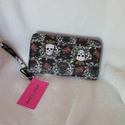 Betsey johnson skull and roses wallet wristlet 