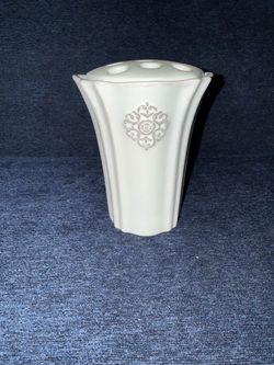White Petite Arrange-It-Easy Flower Vase 9-hole