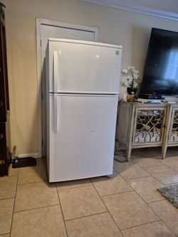 Refrigerator kenmore