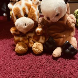 lot of 2 stuffed animal Aurora Giraffe/ Fiesta Plush Sea Otter