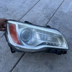 2013 Chrysler 300 Right Head Light