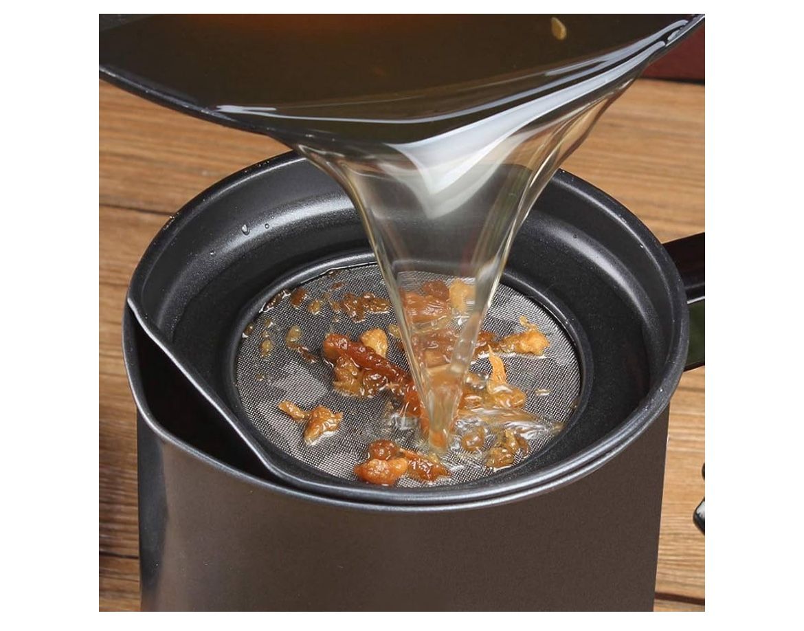 Bacon Grease Container with Strainer- 1.3 L or 5.2 Cup Iron Kitchen Oil Storage Can with Fine Mesh Strainer for Storing Hot Frying Oil, Fat (Black)