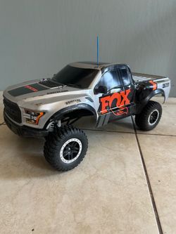 Traxxas Slash Ford Raptor & charger