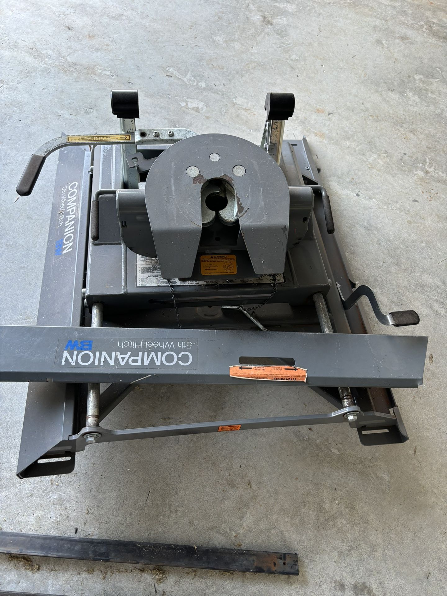 2022 B&W Companion 5th Wheel Slider