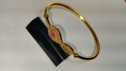 beautiful gold plated bracelet