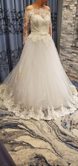 Ball Gown Wedding Dress (adjustable size from small to large) and Change Dress (small/medium size) Thumbnail