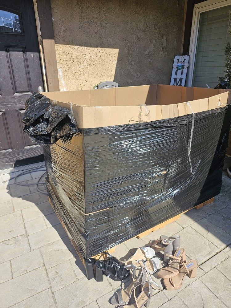 Huge Nordstrom Shoe Pallet