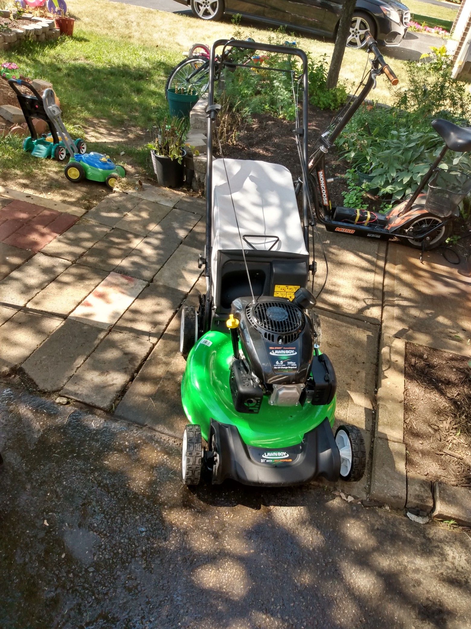 Self propelled lawn mower