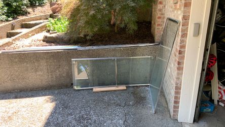 Free glass for shower.