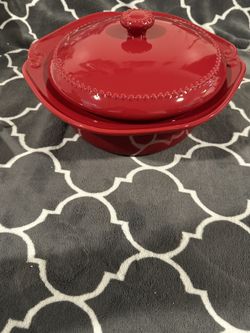 Princess House Pavillion™ Berry 2-Qt. Covered Casserole – Brand New Price: $70