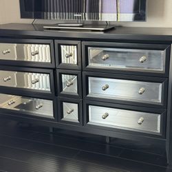 Mirrored 9-Drawer Dresser