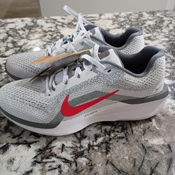 New Nikes for men size 9. Nuevos tennis para hombre tamaño 9
