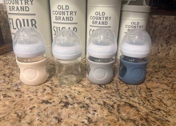 Avent Glass bottles and protective sleeves