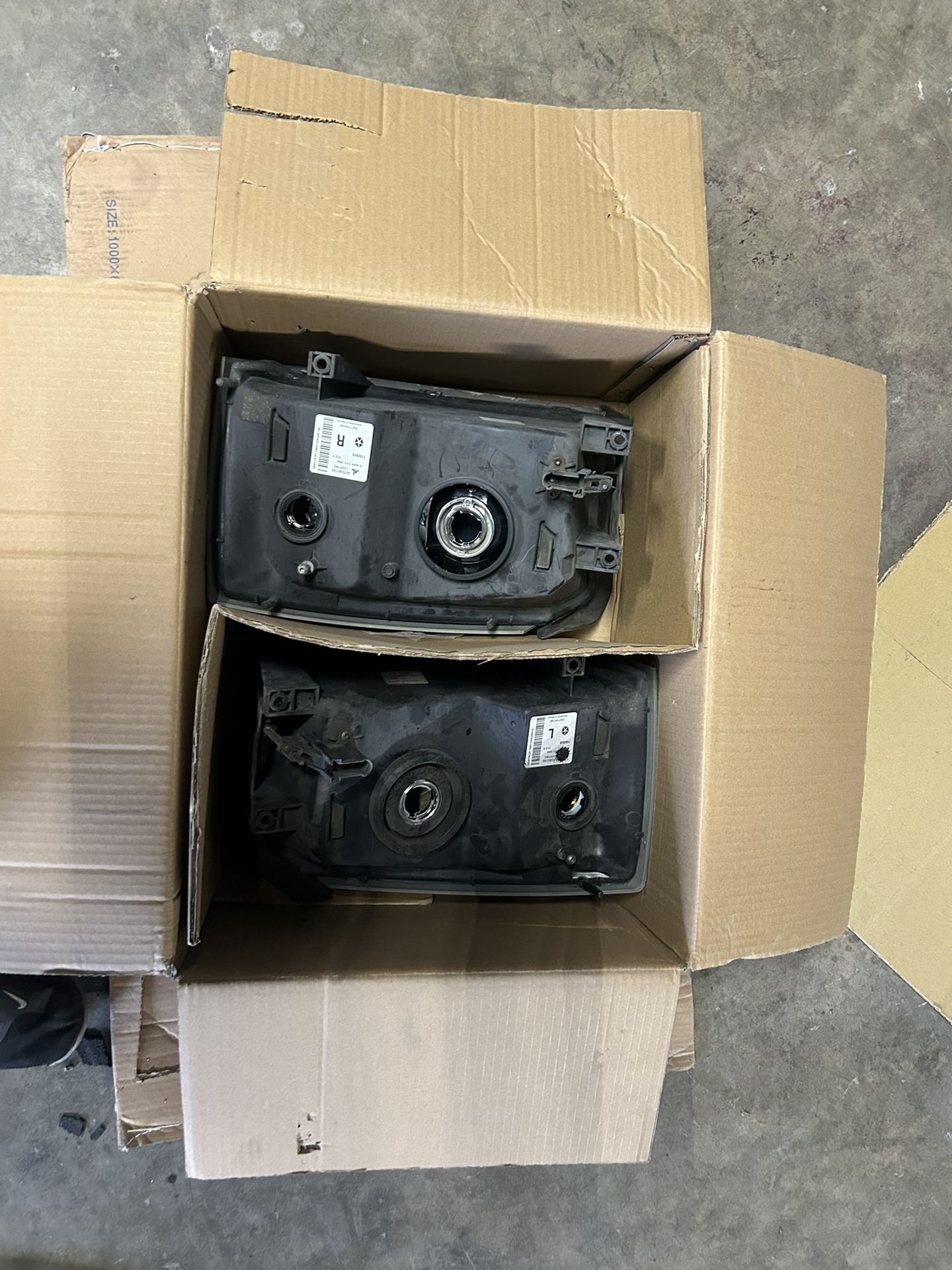 2005 dodge truck OEM both headlights