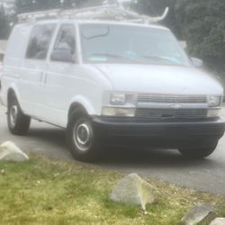 White Astro Van  2000  