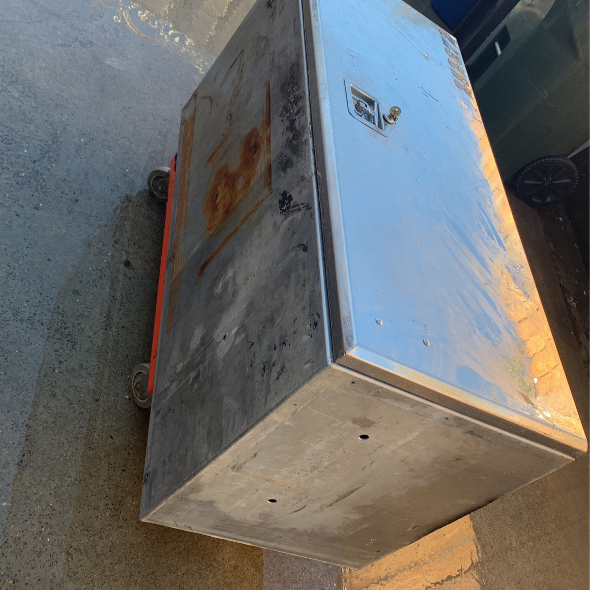  Stainless steel Tool Box Off Of Town Truck