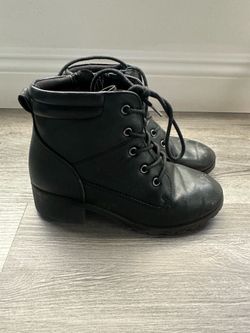 Black children’s booties size 2