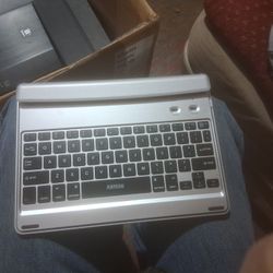 Blue Tooth Key Boardworks As It Should 