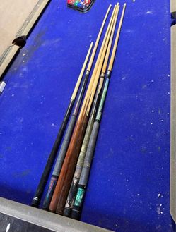 Pool cues/mizerak triangle & set of pool balls