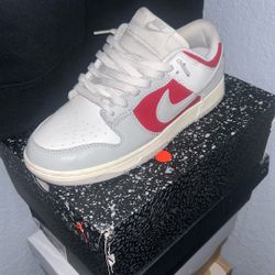 Nike Dunks  Only Put Then On 4time Comes With Box