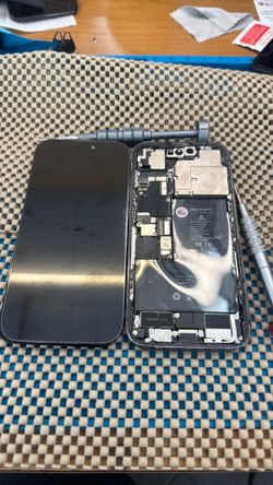 iPhone 14 Pro screen