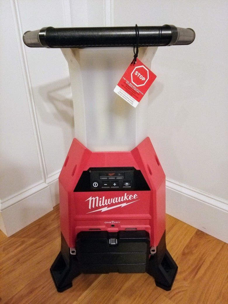 Milwaukee M18 Radius Site Light w/ONE-Key 9000 Lumens
