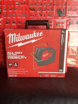MILWAUKEE 100-FT REDLITHIUM LITHIUM-ION USB GREEN RECHARGEABLE CROSS LINE LASER LEVEL WITH CHARGER