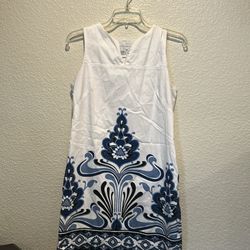 Ivy London White & Blue Printed Shift Dress – Sleeveless