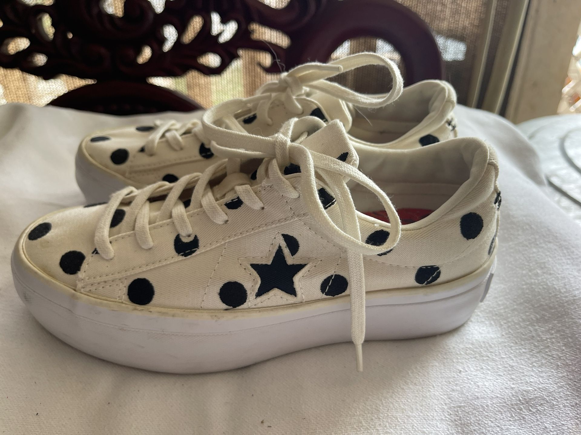 PreOwned Converse Chuck Taylor One Star Platform Women's 6