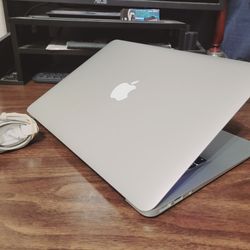 MacBook Air Laptop 17