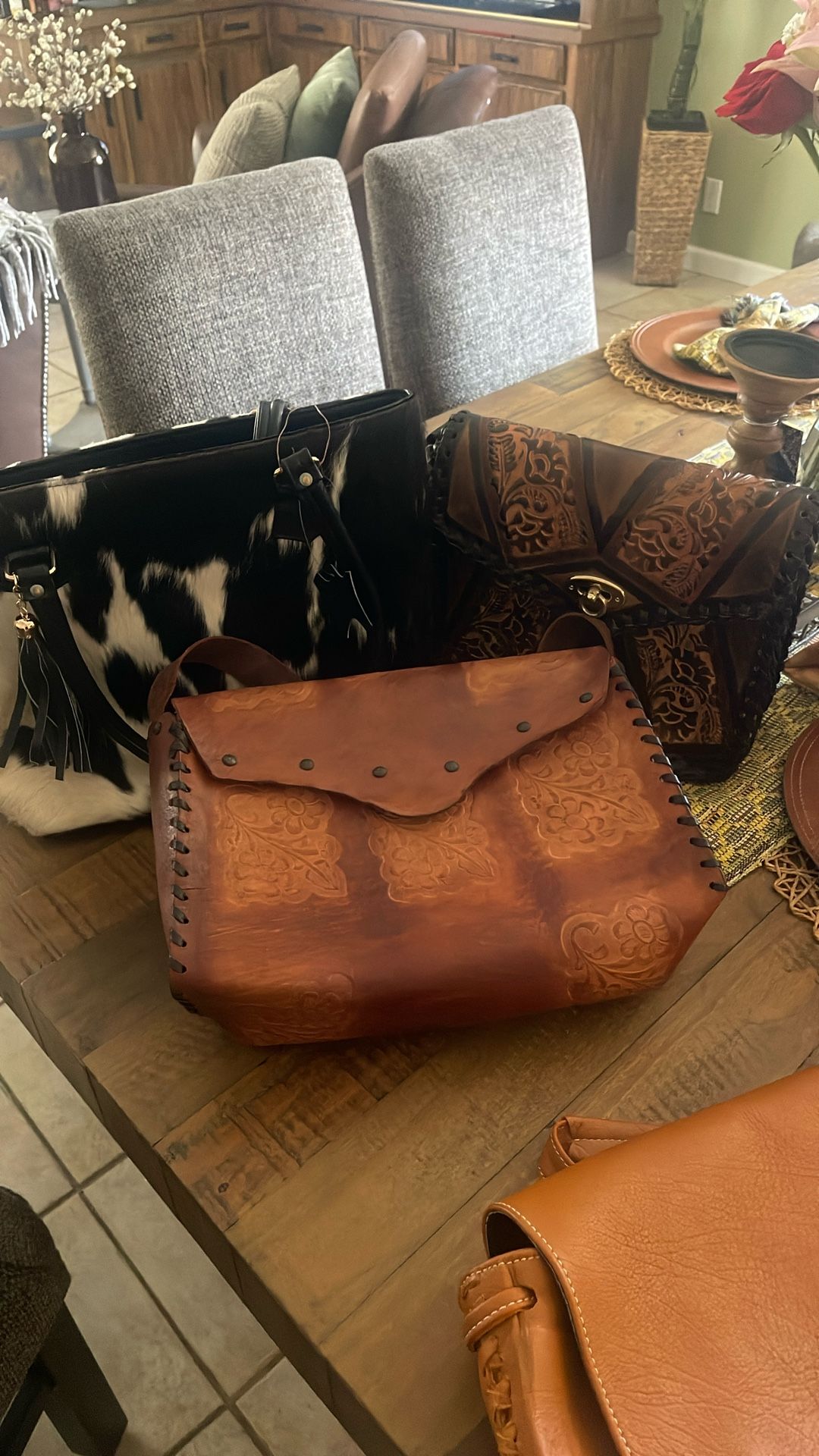 100 % Leather bags price are different